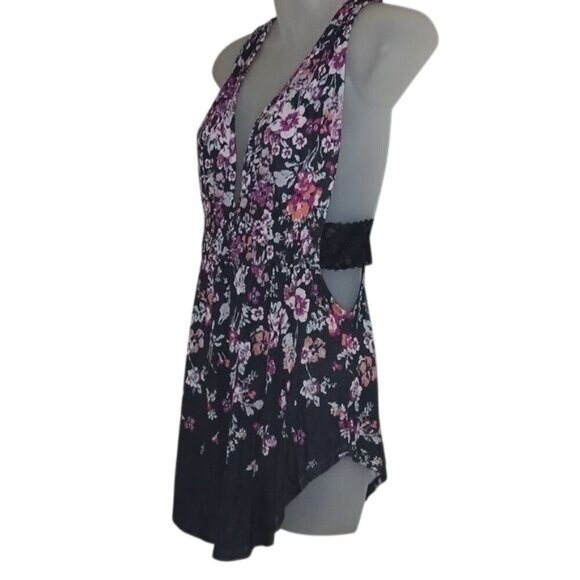 Kimchi Blue Urban Outfitters Gray Floral y2k Sleeveless Top - Picture 2 of 4